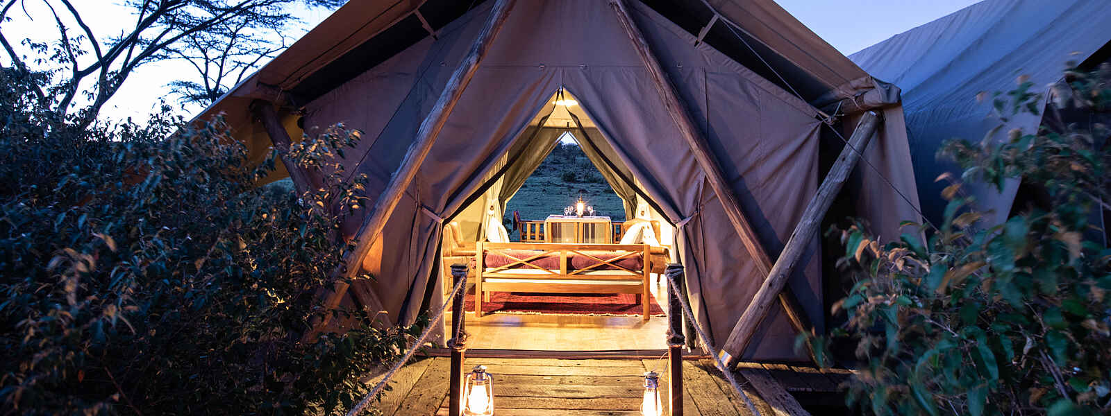 Mara Nyika Camp: Gästezelt in der Dämmerung Mara Nyika Camp: Gästezelt in der Dämmerung