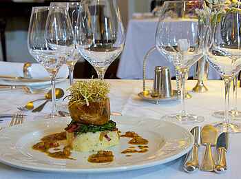 Victoria Falls Hotel: Dinner im Restaurant