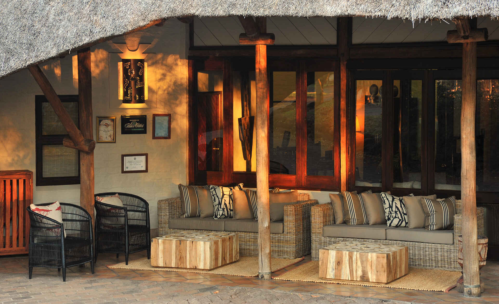 Hochebene, Luxus, Luxusresort, Plateau, Sambesi Nationalpark, Simbabwe, Victoria Falls, Victoria Falls Safari Lodge, Wasserfälle, Wasserloch, Waterhole, Zambezi National Park, Zimbabwe, Sambesi, Zambezi River, Entspannung, Erholung, Lounge, Panorama, afrikarma, afrikarma.de, Africa Albida Tourism Collection, Afrikarma Safaris - Wildnis. Hautnah.