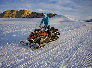 Whichaway Camp: Ausflug mit einem Schneemobil