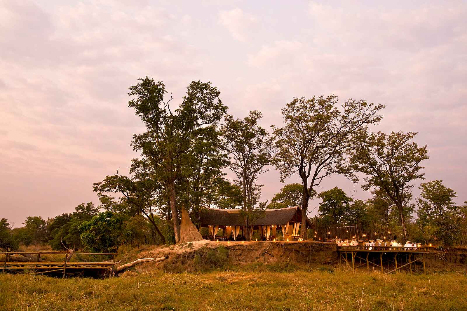 Zungulila Bushcamp: Gesamtansicht Zungulila Bushcamp: Gesamtansicht