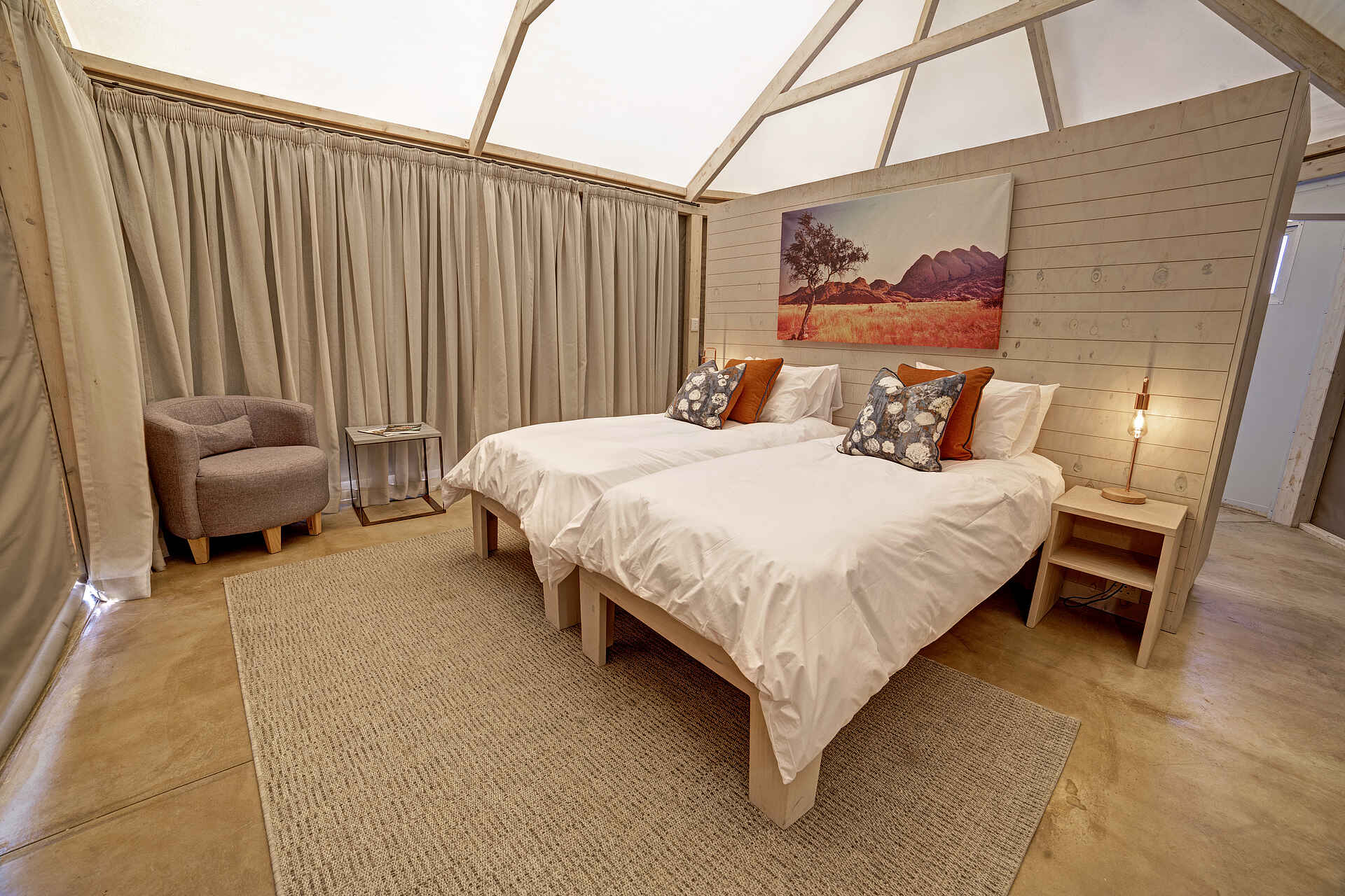 Desert Hills Glamping, Namibia, Wildnis, Wüste, Zelt, Zelte, Bett, Betten, Schlafzimmer, Sitzsessel