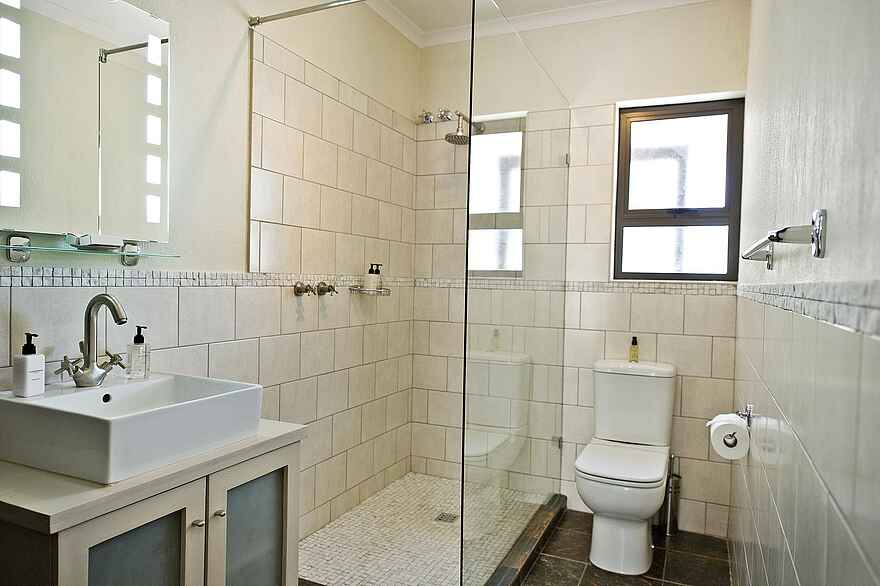 Galton House: Gästebad Galton House: Gästebad