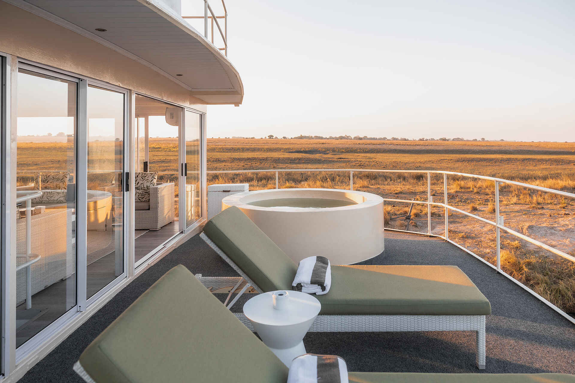 Chobe Princess: Ein Plunge Pool auf dem Deck