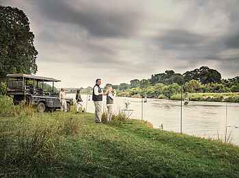 Dulini Lodge: Champagner am Fluss