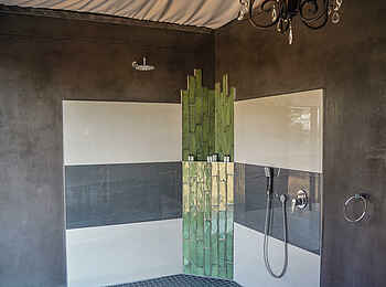 Etosha Oberland Lodge: Offene Dusche Etosha Oberland Lodge: Offene Dusche