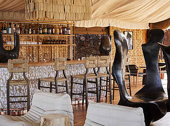 Laba Grumeti Art Lodge: Die Bar im Zentralbereich