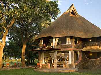 Luangwa Safari House: Morgensonne auf dem Haus Luangwa Safari House: Morgensonne auf dem Haus
