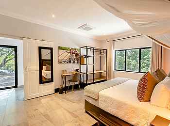 Nkosi Guest Lodge: Honeymoon Suite 