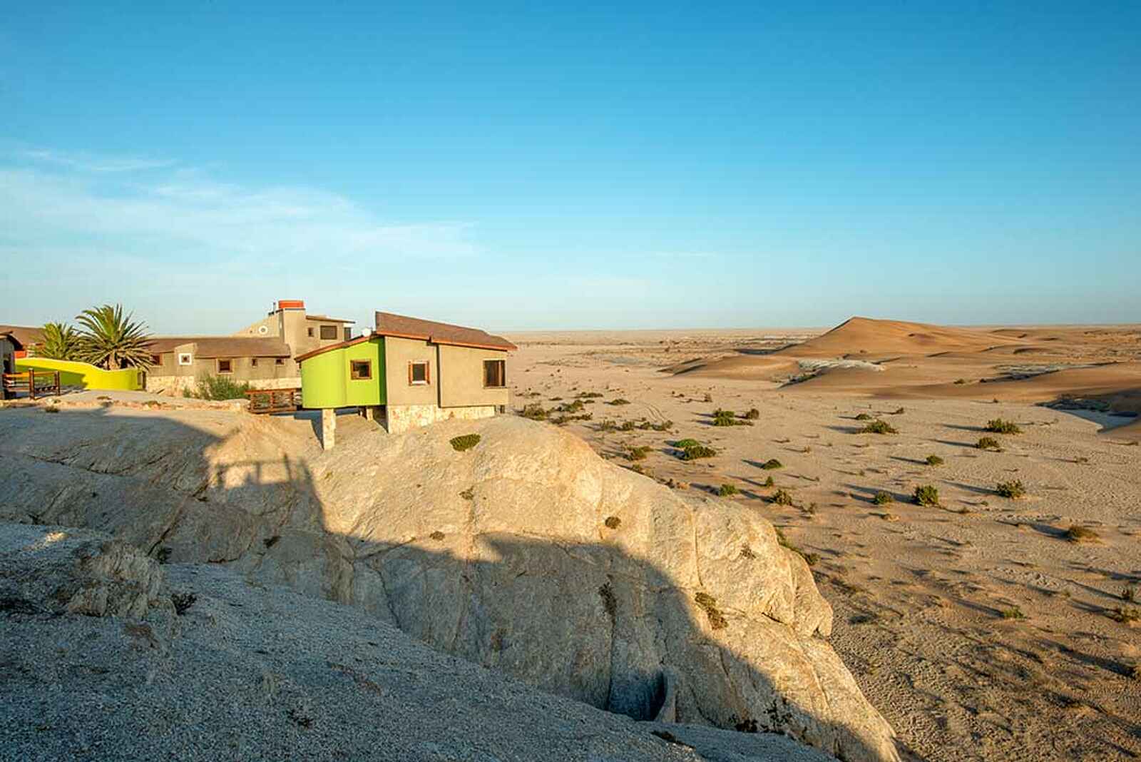 Desert Breeze Lodge: Bungalows auf Felsen Desert Breeze Lodge: Bungalows auf Felsen