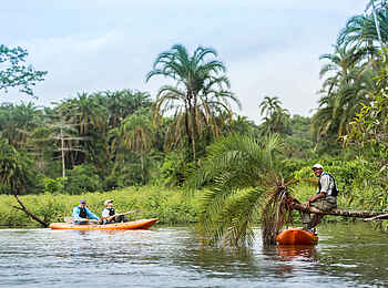 Mboko Camp: Kurze Pause auf der Kajakfahrt