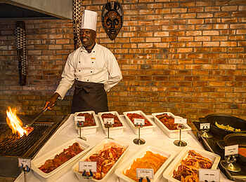 Taleni Etosha Village: Reichhaltiges Buffet Taleni Etosha Village: Reichhaltiges Buffet