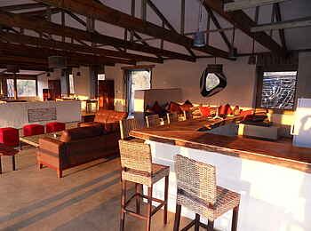 Chobe Elephant Camp: Hauptbereich mit Lobby und Bar Chobe Elephant Camp: Hauptbereich mit Lobby und Bar