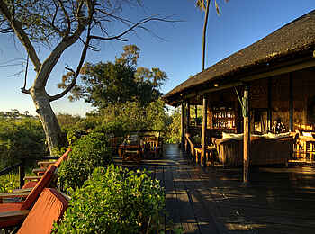 Delta Camp: Lounge und Deck Delta Camp: Lounge und Deck