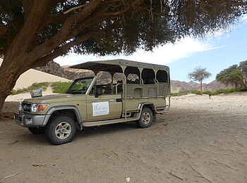 Fort Sesfontein: Ein Geländewagen