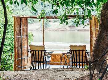 Kaingo Camp: Privates Aussichtsdeck am Fluss