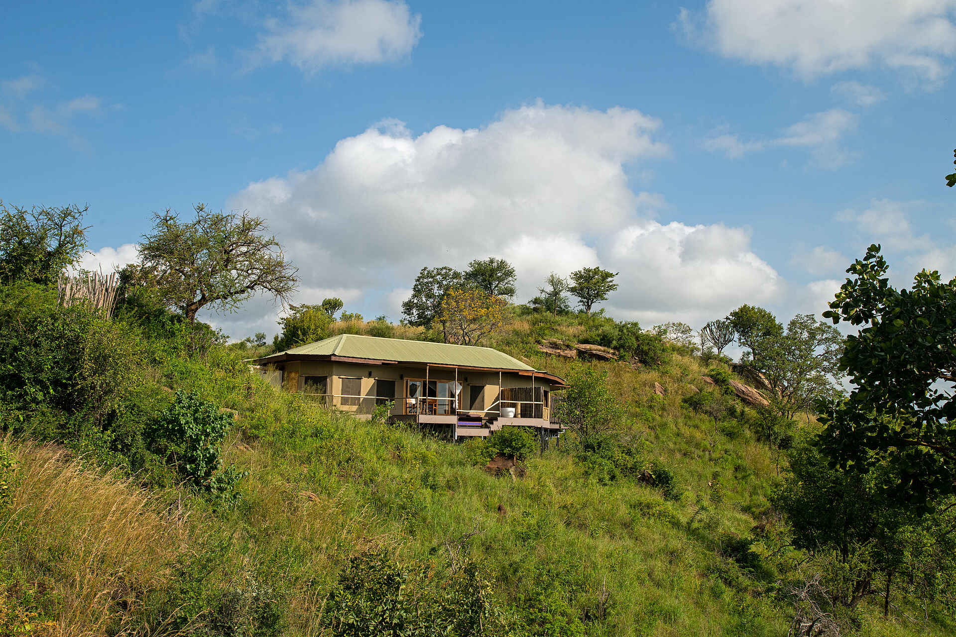 Lemala Mpingo Ridge Lodge: Blick auf eine Standard Suite