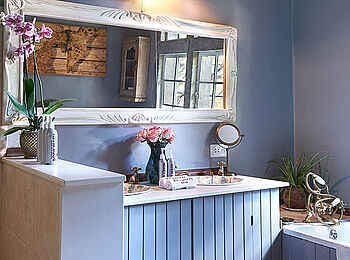 Giraffe Manor: Helen Superior Room Waschtisch Giraffe Manor: Helen Superior Room Waschtisch