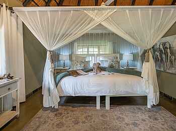 Kambaku Safari Lodge: Twin Chalet Bett Kambaku Safari Lodge: Twin Chalet Bett
