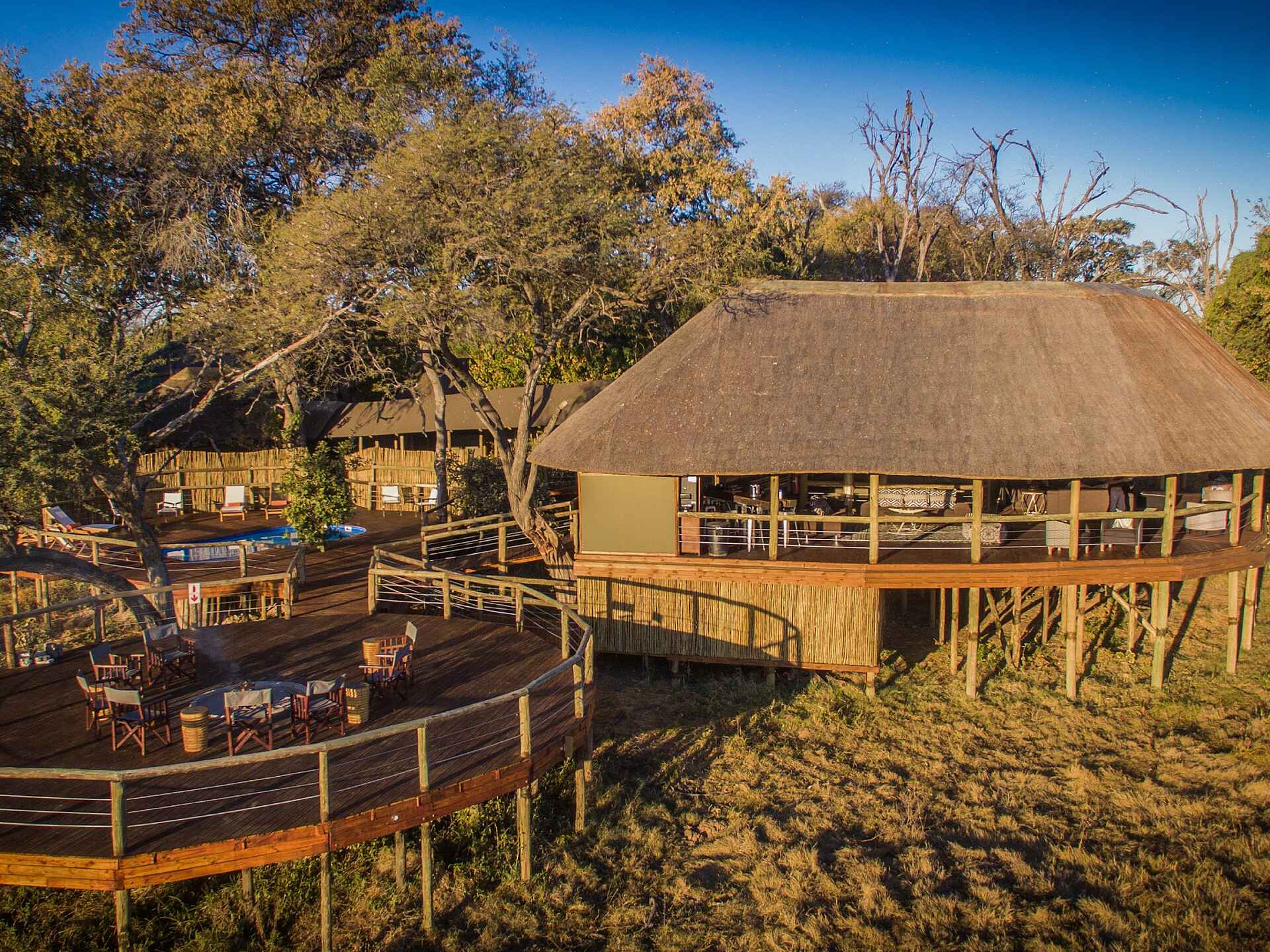 Mma Dinare Camp: Blick auf Boma und Hauptbereich