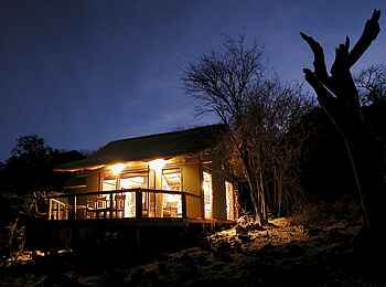 Ongava Lodge: Gästechalet unter Sternen Ongava Lodge: Gästechalet unter Sternen