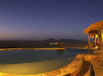 Rostock Ritz Desert Lodge: Nachthimmel über dem Pool Rostock Ritz Desert Lodge: Nachthimmel über dem Pool