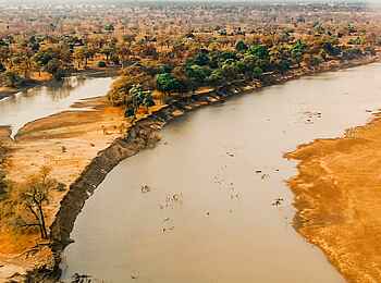 Shawa Luangwa Camp: Flusslandschaft Shawa Luangwa Camp: Flusslandschaft