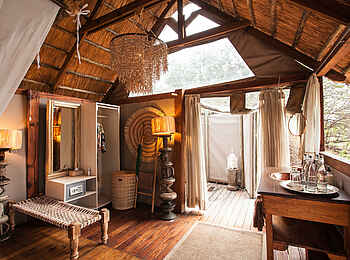 Sindabezi Island Camp: Badezimmer eines Chalets