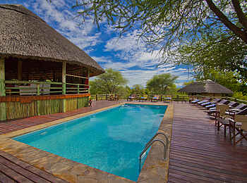 Tarangire River Camp: Frontalansicht des Pools Tarangire River Camp: Frontalansicht des Pools