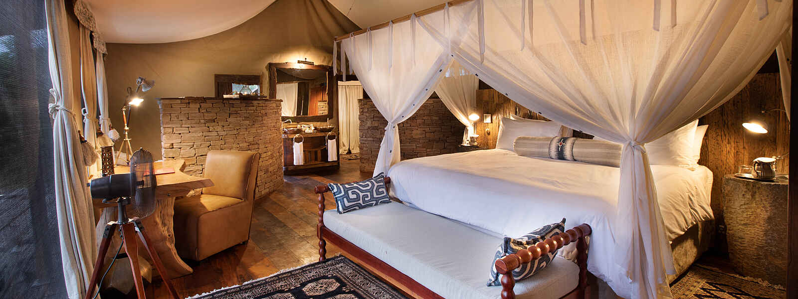 Tembo Plains Camp: Schlafzimmer der Tembo Plains Suite Tembo Plains Camp: Schlafzimmer der Tembo Plains Suite
