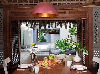 Vamizi Island: Suluwilo Esstisch mit Blick auf Innenhof