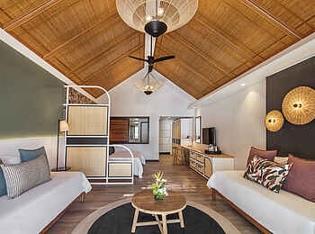 Victoria Beachcomber Resort and Spa: Family Apartment Lounge Victoria Beachcomber Resort and Spa: Family Apartment Lounge