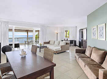 Victoria Beachcomber Resort and Spa: Superior Room Lounge Victoria Beachcomber Resort and Spa: Superior Room Lounge