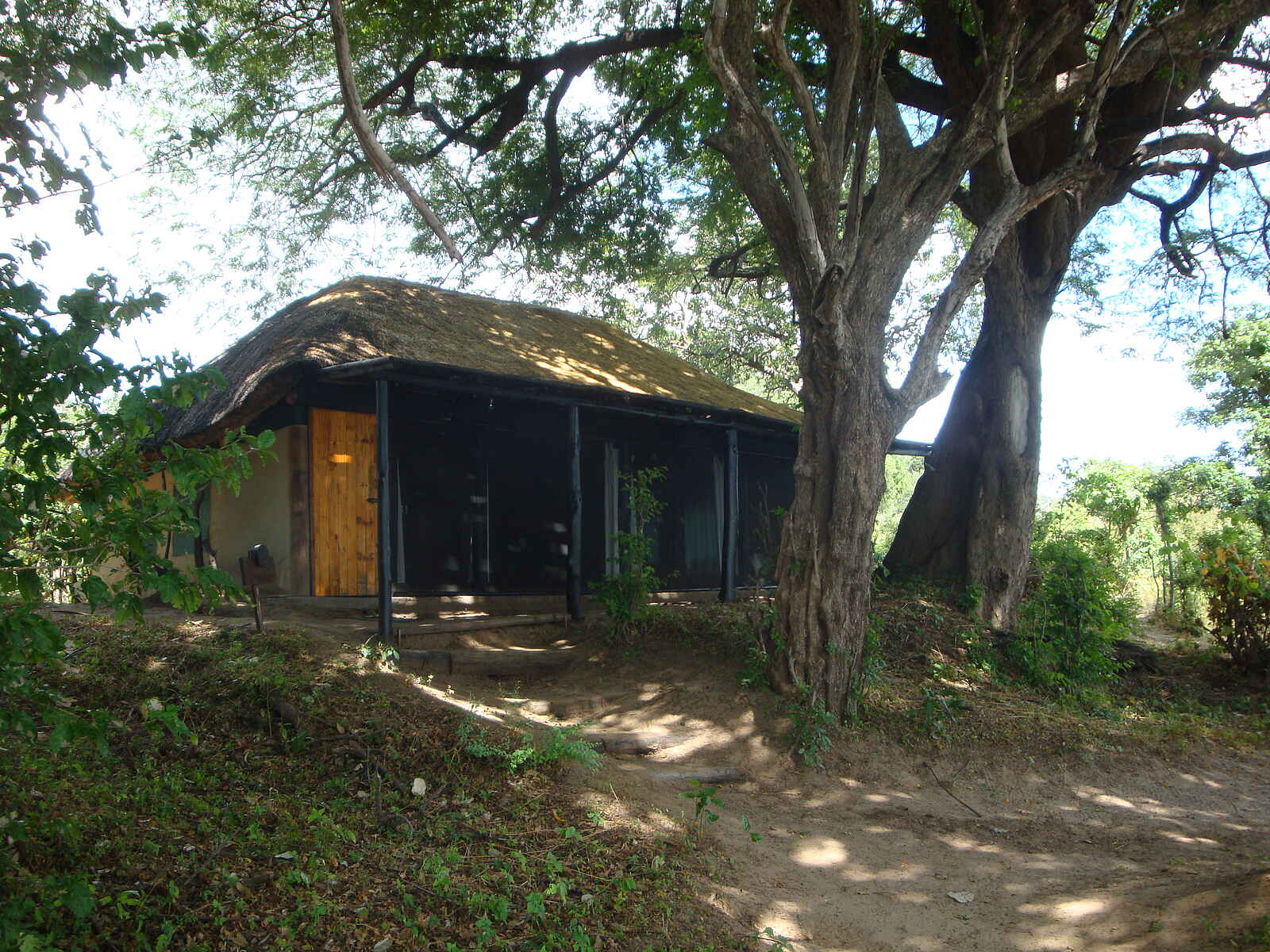 Vundu Camp: Gästechalet von außen Vundu Camp: Gästechalet von außen