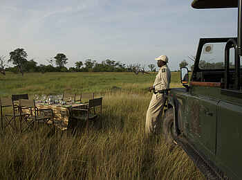 Xakanaxa Camp: Gedeckter Tisch im Bush
