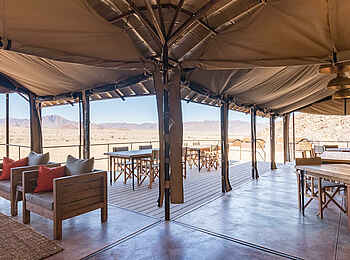 Camp Sossus: Offen gestalteter Zentralbereich Camp Sossus: Offen gestalteter Zentralbereich