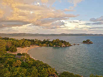 Kaya Mawa: Lage des Camps am Strand