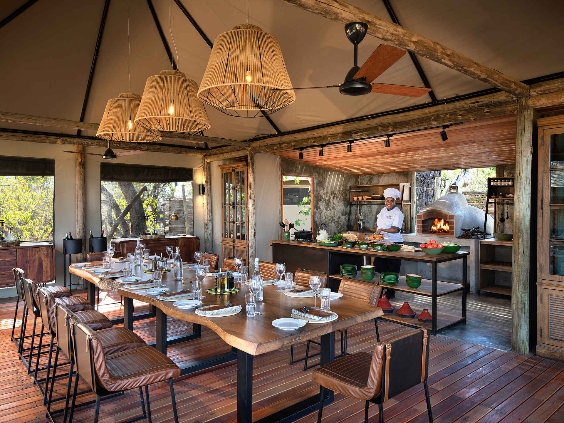 Khwai Lediba: Essbereich mit Küche
