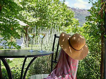 La Clé Lodge: Wein im Schatten La Clé Lodge: Wein im Schatten