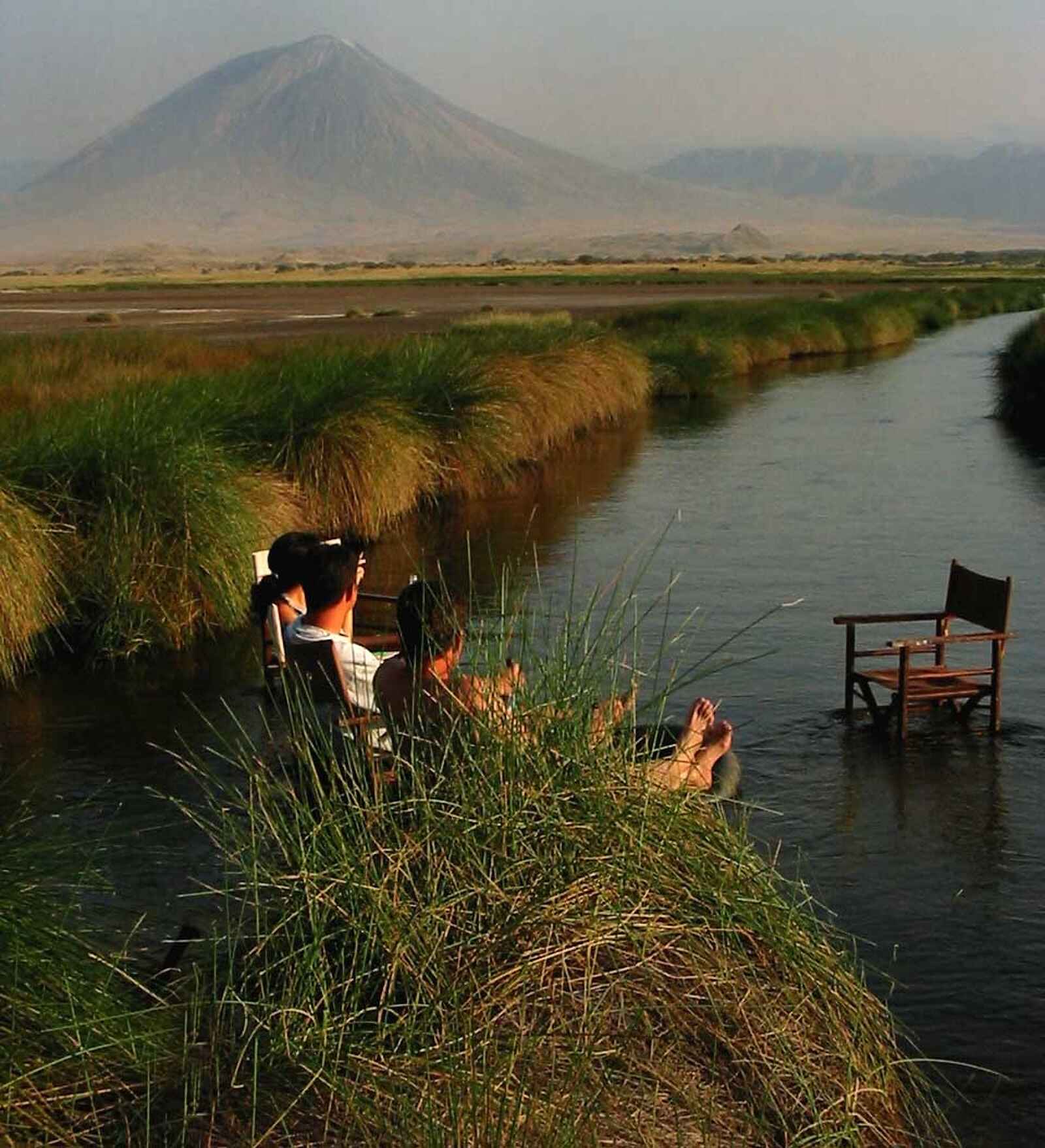 Lake Natron Camp: Sundowner am Flusslauf Lake Natron Camp: Sundowner am Flusslauf