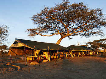 Olakira Migration Camp: Die Gemeinschaftszelte