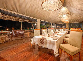 Saguni Safari Lodge: Der Essbereich Saguni Safari Lodge: Der Essbereich