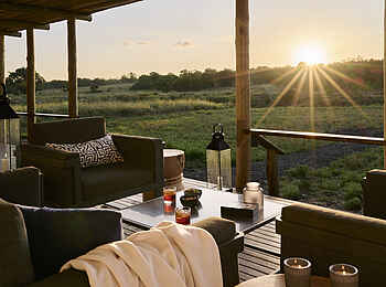 Sanctuary Tambarare Lodge: Großzügige Veranda Sanctuary Tambarare Lodge: Großzügige Veranda