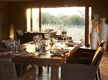 Sayari Camp: Dinnertafel Sayari Camp: Dinnertafel