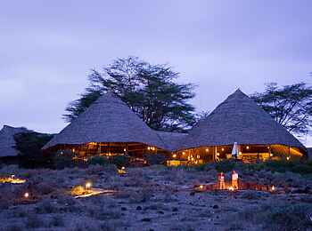 Tortilis Camp: Das Camp in der Abenddämmerung Tortilis Camp: Das Camp in der Abenddämmerung