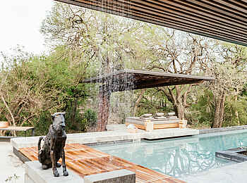 Cheetah Plains Mvula House: Outdoorshower Cheetah Plains Mvula House: Outdoorshower