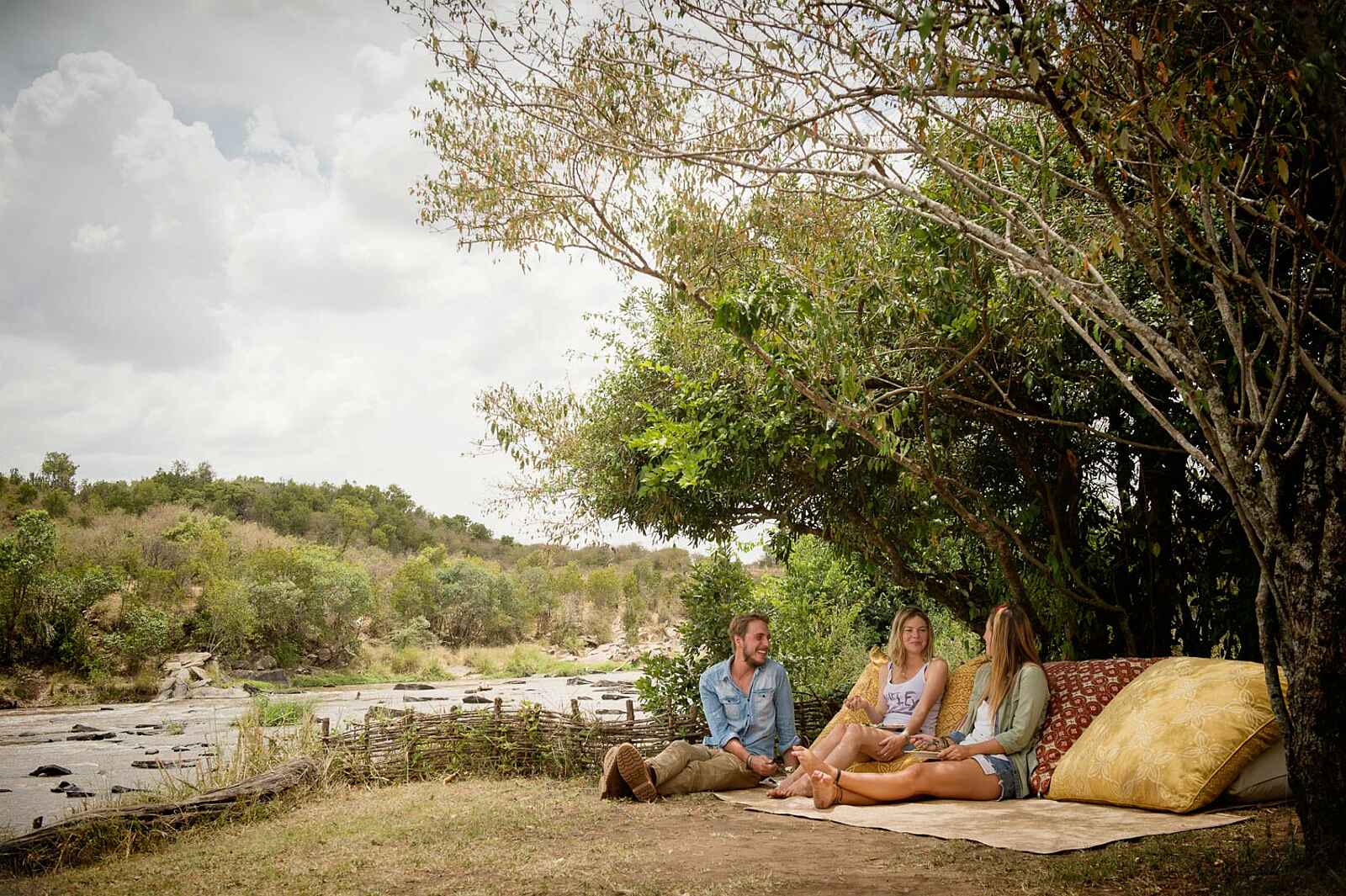 Serian Nkorombo: Entspannen am Fluss Serian Nkorombo: Entspannen am Fluss