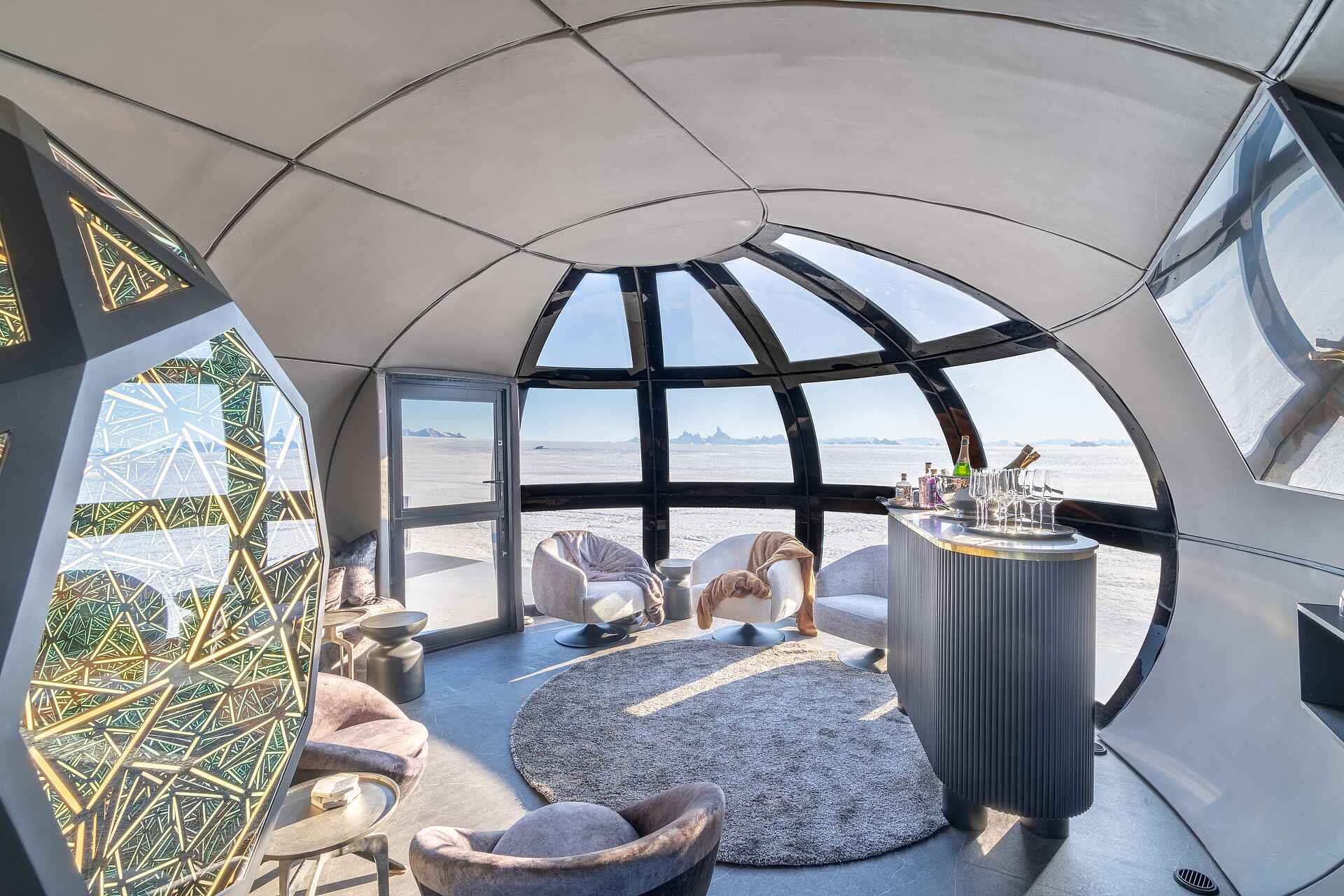 Echo Camp: Bar im luxuriösen Design