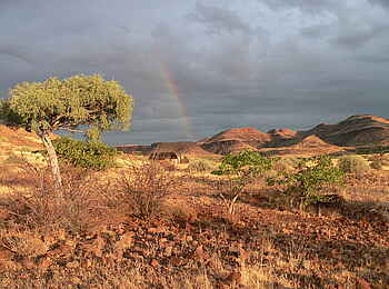 Etendeka Mountain Camp: Regenbogen Etendeka Mountain Camp: Regenbogen