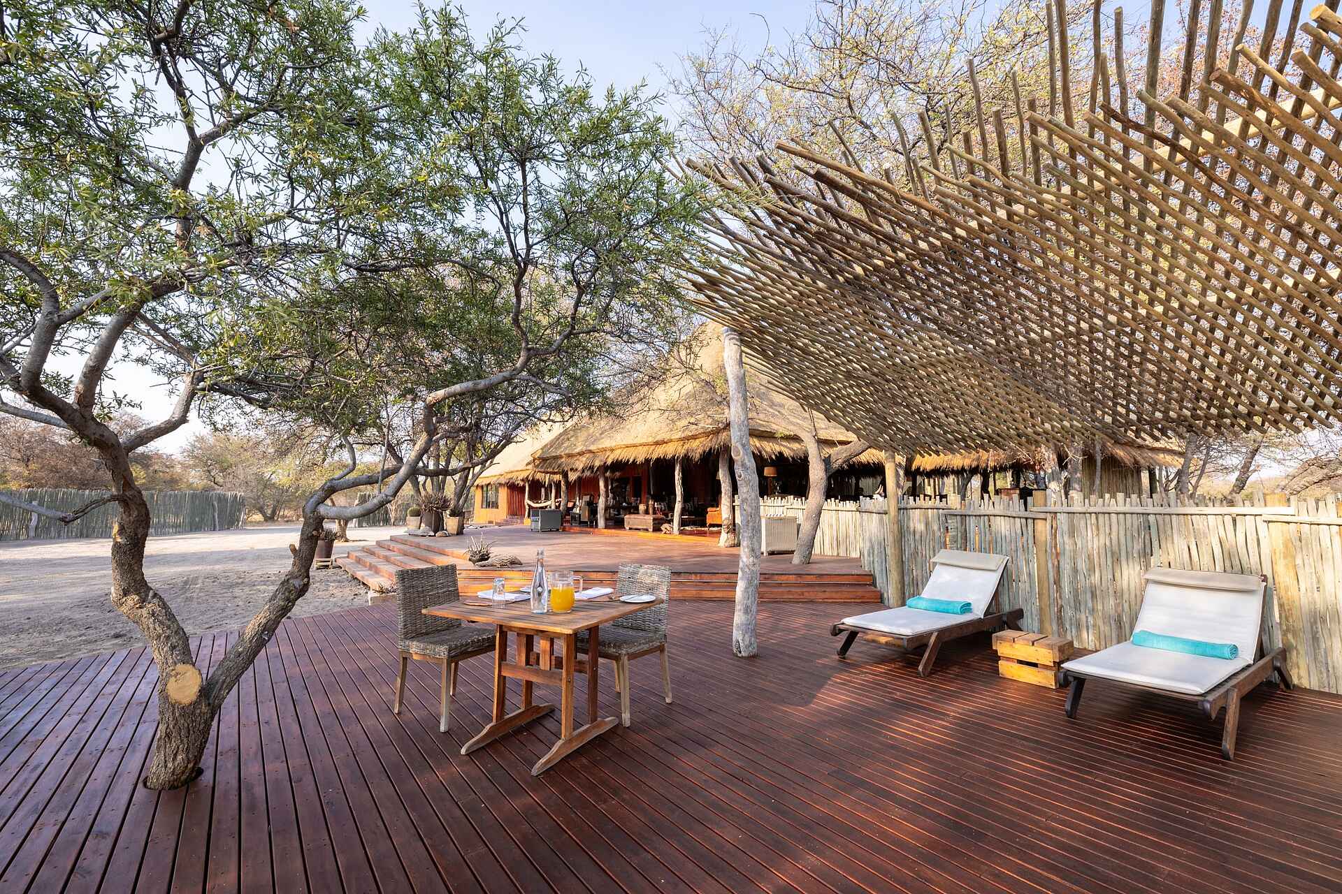 Evolve Back Gham Dhao Lodge: Terrasse der Main Area Evolve Back Gham Dhao Lodge: Terrasse der Main Area